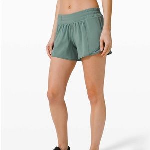 lululemon hotty hot shorts 4 size 2 tidewa…